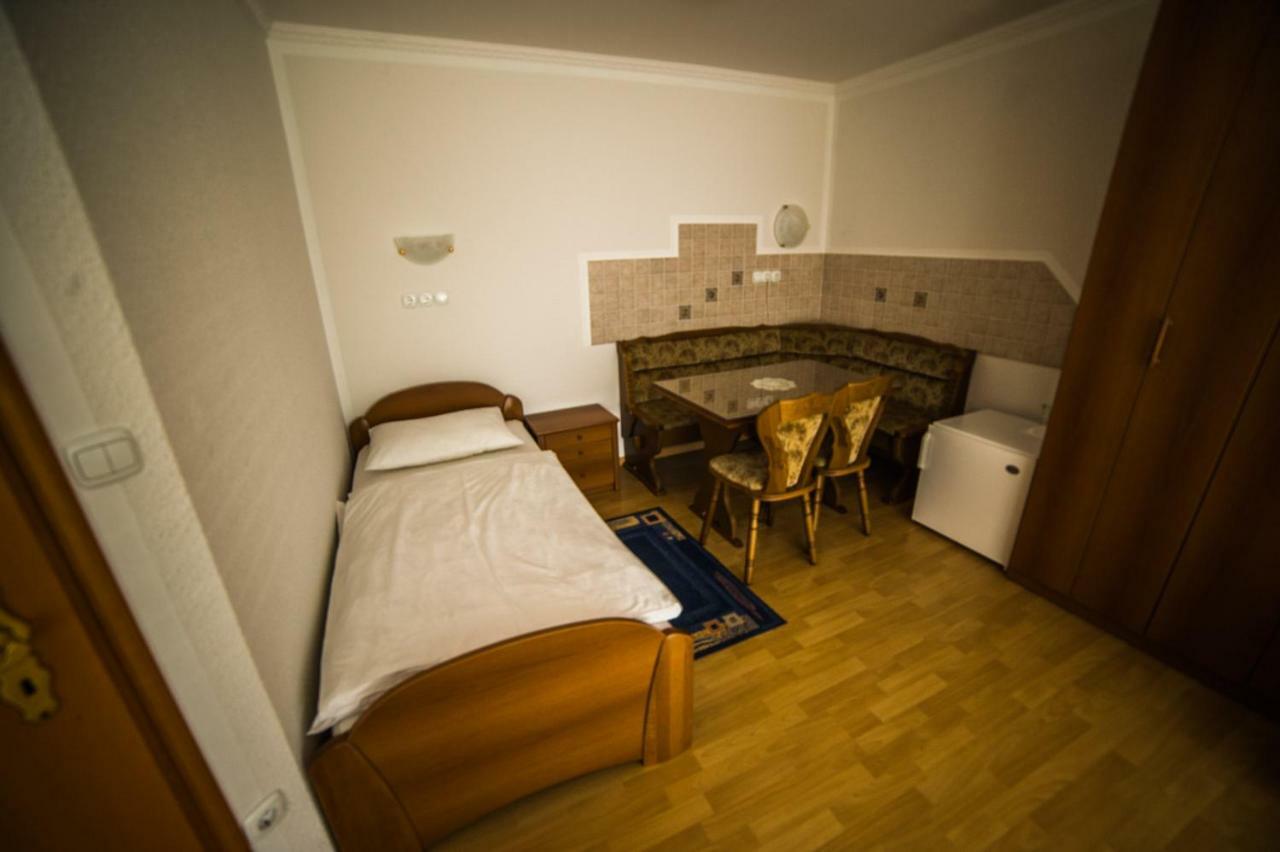 Gostisce Pri Dveh Petelinih Hotel Bled Exterior photo